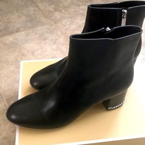 MICHAEL KORS - Pure leather ankle booties